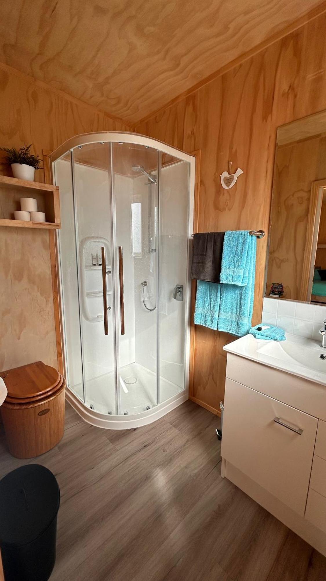 Cosy Tiny Container Cabin Carterton Buitenkant foto