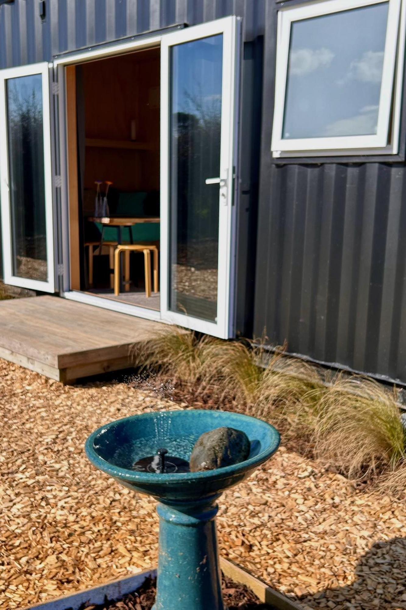 Cosy Tiny Container Cabin Carterton Buitenkant foto